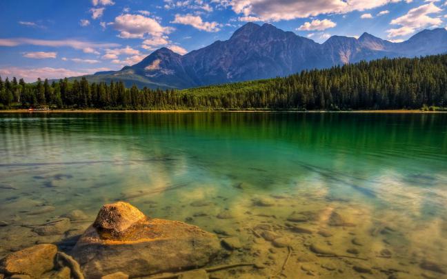 15 Beautiful HD Wallpapers Of Mountains and Rivers