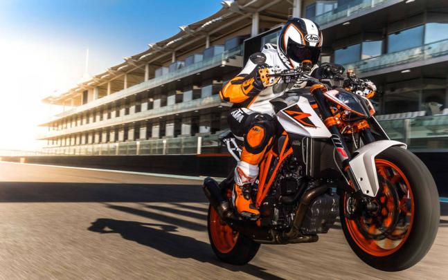 Download Bikes \u0026 Motorcycles 2017 KTM 390 Duke 4K 8K wallpaper Desktop 