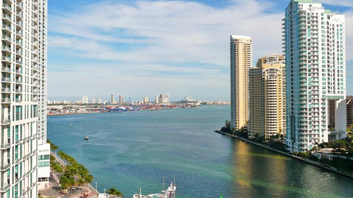 Desktop wallpapers view of miami city | Wallpaper view