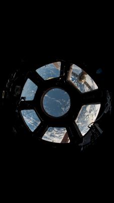 ISS View 4K wallpaper phone