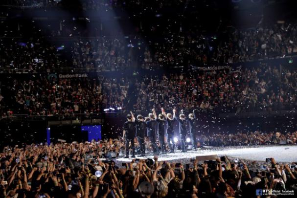 Bts Concert Wallpaper Hd For Laptop - 4288x2848 - Download HD Wallpaper 