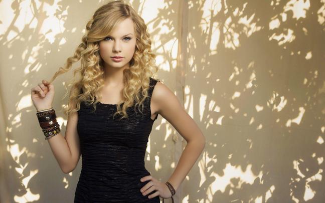 Taylor Swift September Wallpapers