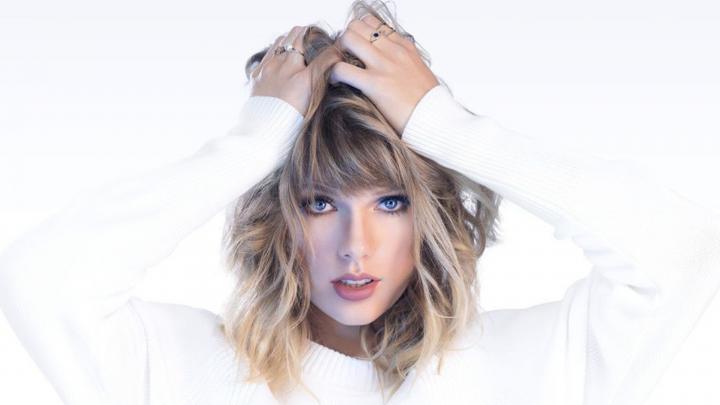hr13-girl-taylor-swift-white-artist-wallpaper