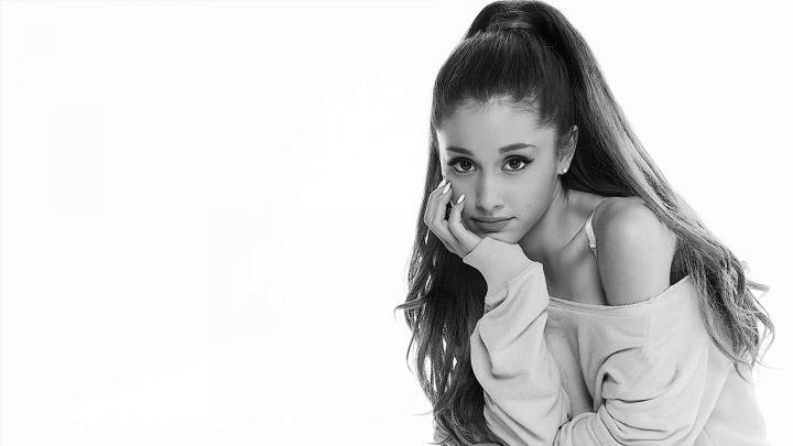 Ariana Grande 2017 Wallpapers