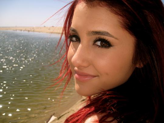 Ariana Grande Wallpapers