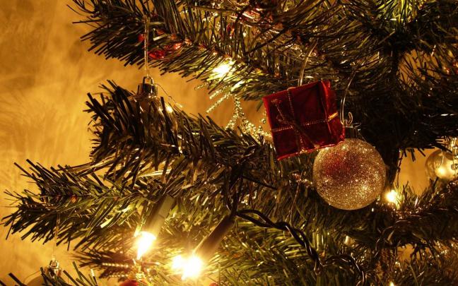 4K Christmas Tree Wallpapers High Quality | Download Free