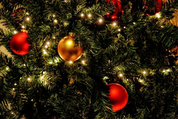 Black And Red Christmas Aesthetic Wallpapers