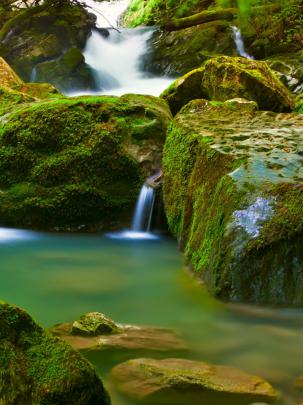 Free download 2560x1440 Waterfall desktop PC and Mac wallpaper 