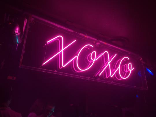 Gossip girl | Neon signs, Neon wallpaper, Neon aesthetic