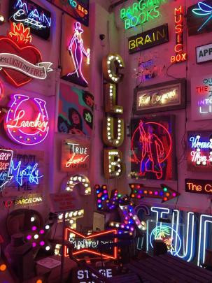 Gods own junkyard, neon signs in 2020 | Wallpaper iphone neon, Retro 