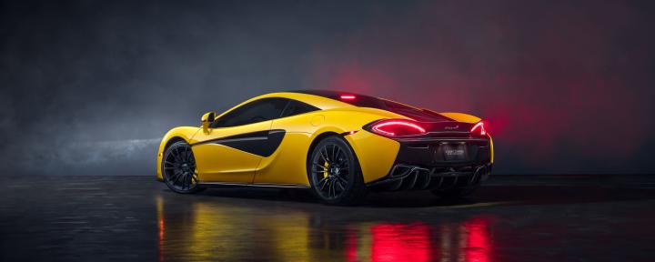 Dual Monitor Wallpaper 4K Cars - White Car Sport Car Night 4K Wallpaper 