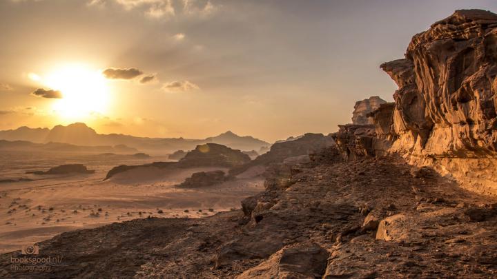 Jordan Wadi Rum Desert 4K Wallpaper \/ Desktop Background - a photo on 