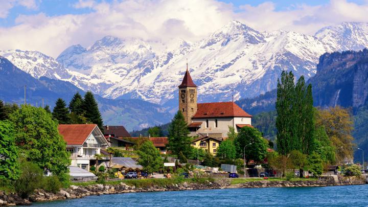 Brienz Village In Switzerland Lake Houses Snowy Mountains Landscape 