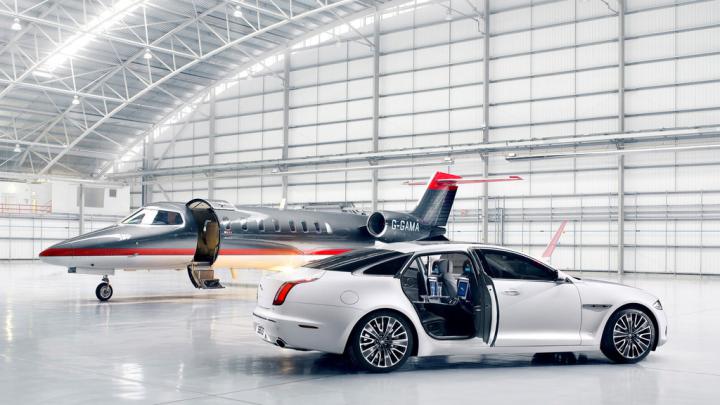 17083-2012-jaguar-xj-ultimate-with-open-doors-car-desktop-wallpaper 