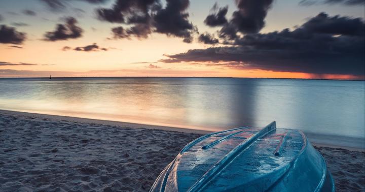 Fishing Boat On Beach Sunset Sea Wallpaper - Wallscorn