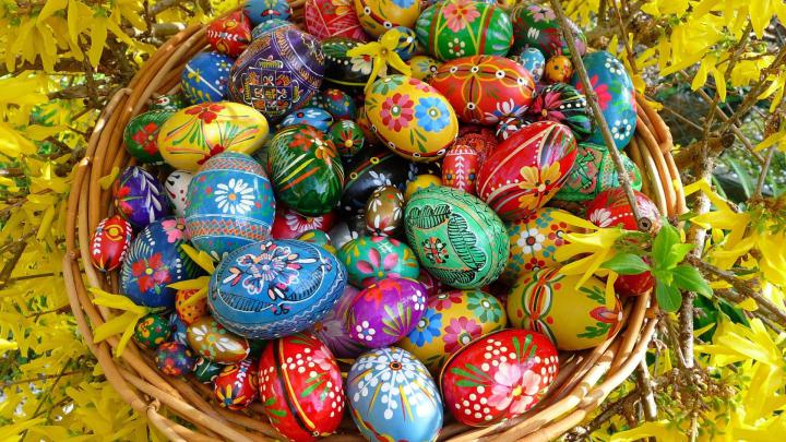Download Wallpaper 1920x1080 easter, eggs, basket, many, branches 