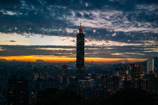city, Clouds, Skyscraper Wallpapers HD \/ Desktop and Mobile Backgrounds