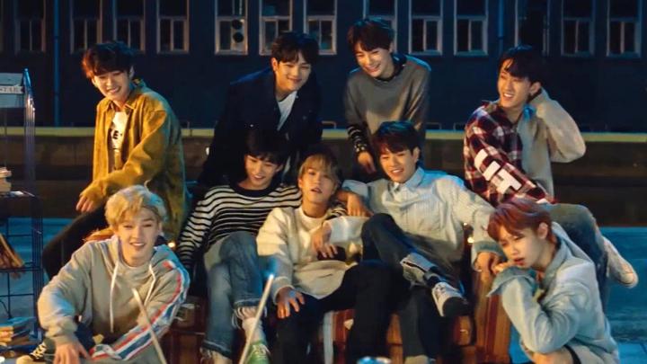 Desktop Wallpapers Stray Kids Wallpaper \/ Aesthetic Stray Kids Desktop 