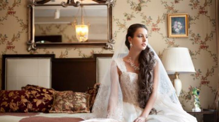 Download Wallpaper 1920x1080 denise milani, bride, brunette, dress 