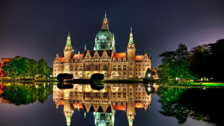 Download Wallpaper 1920x1080 hannover, germany, building, night 
