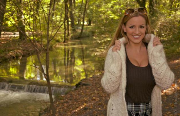 Free download Jordan Carver Widescreen Wallpaper 6689 [1366x768] for 