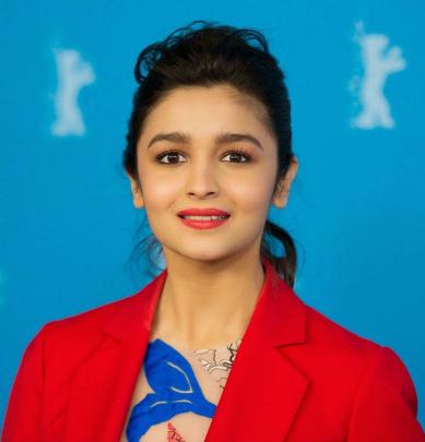 Alia Bhatt Wallpapers - Top Free Alia Bhatt Backgrounds - WallpaperAccess