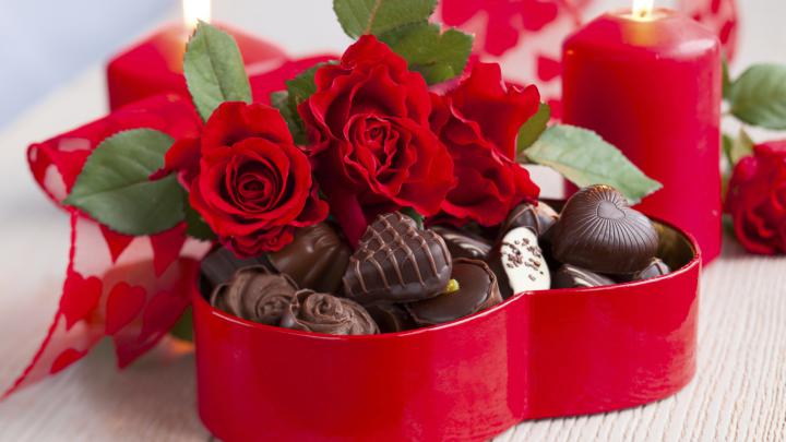 Download Wallpaper 1920x1080 candy, rose, holiday, gift Full HD 1080p 
