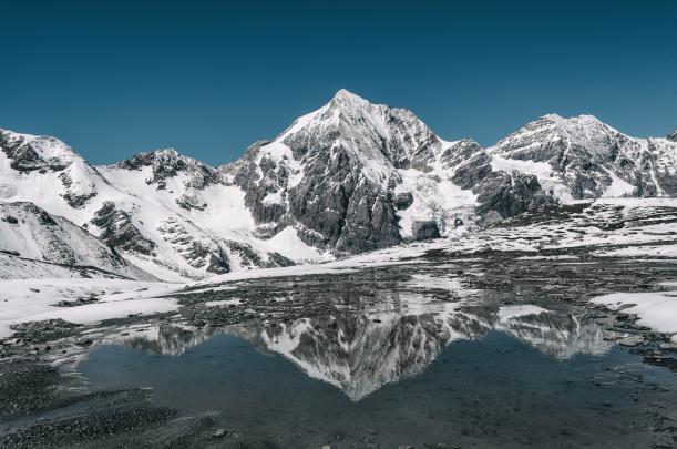 Gray Mountain Wallpaper 4K Background | HD Wallpaper Background
