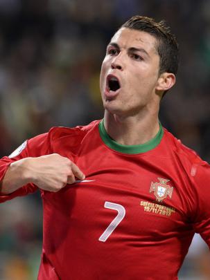 Cristiano Ronaldo Wallpaper 4k Hd Full - 1668x2224 Wallpaper - teahub.io
