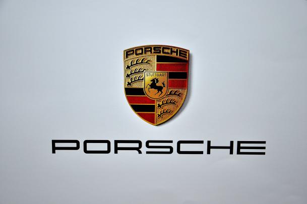 4K Ultra HD Porsche Shield Wallpapers - Top Free 4K Ultra HD Porsche 