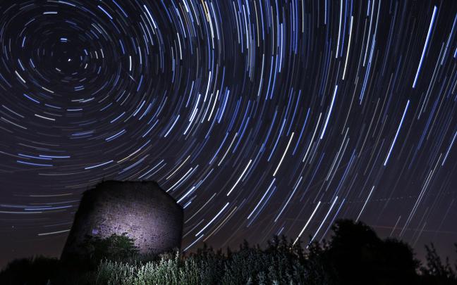 Weekly Wallpaper: Enchant Your Desktop With These Starry Night Images 