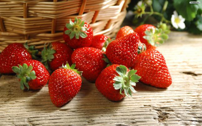 [41+] Strawberry Wallpapers for Desktop 
