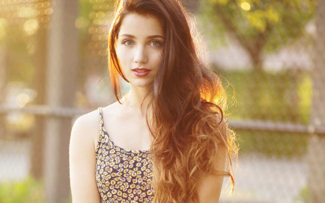 Emily Rudd, Brunette, Blue Eyes, Looking At Viewer, Sunlight, Smiling 