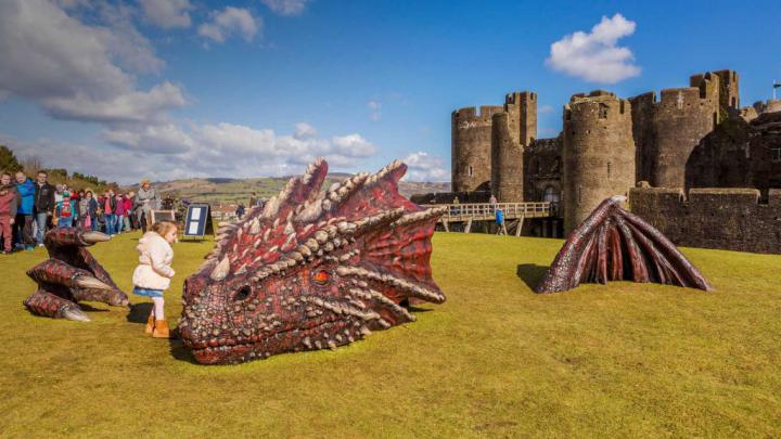 Caerphilly Castle \u2013 Bing Wallpaper Download
