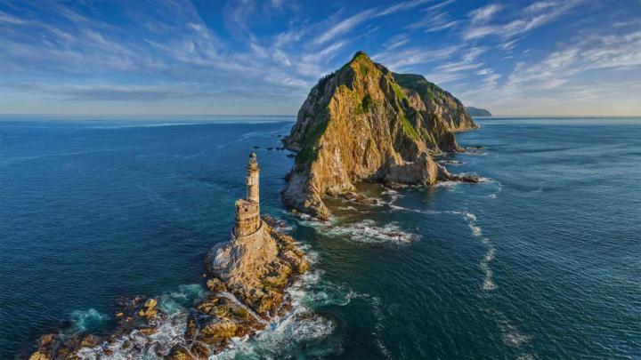 Aniva Lighthouse \u2013 Bing Wallpaper Download