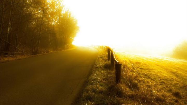 Download Wallpaper 1920x1080 road, sunlight, turn, fence Full HD 1080p 