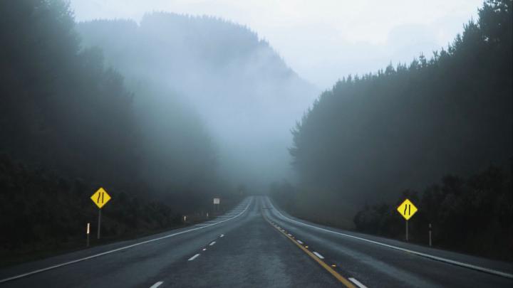 Download wallpaper 1920x1080 road, fog, asphalt, movement full hd, hdtv 