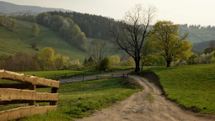 Download Wallpaper 1920x1080 road, dirt, field, rotation, fence, summer 
