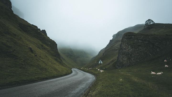 Download wallpaper 1920x1080 road, fog, turn, mountains full hd, hdtv 