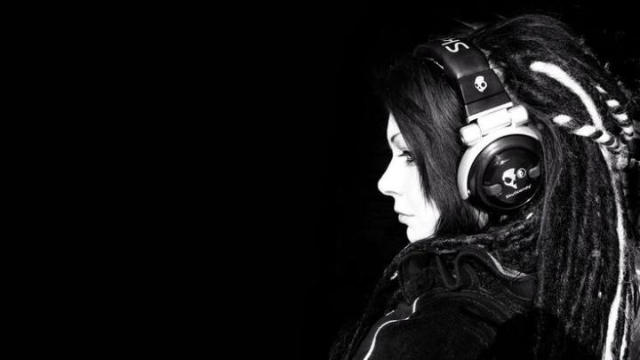 Music Wallpaper Windows 10 in 2020 | Black wallpaper, Gothic wallpaper 
