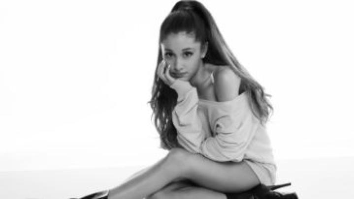 Ariana Grande Black and White Photo Wallpaper-1920x1080 - WallMesh