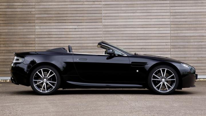 Download Wallpaper 1920x1080 aston martin, v8, 2010, black, side view 