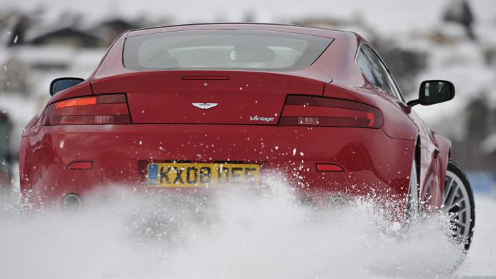 Download Wallpaper 1920x1080 aston martin, v8, 2008, red, rear view 