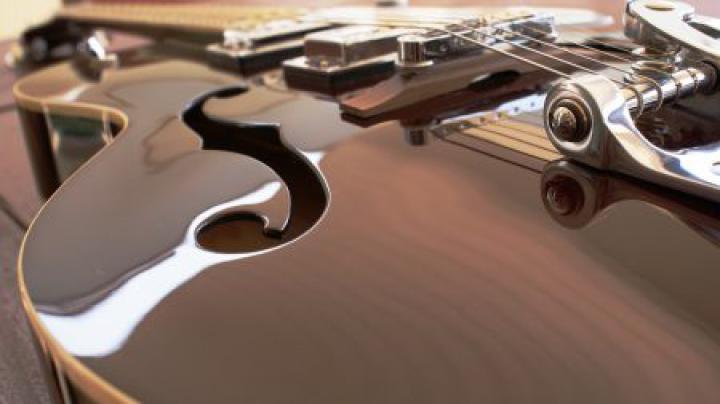 Download Wallpaper 1920x1080 guitar, music, strings, bass guitar 
