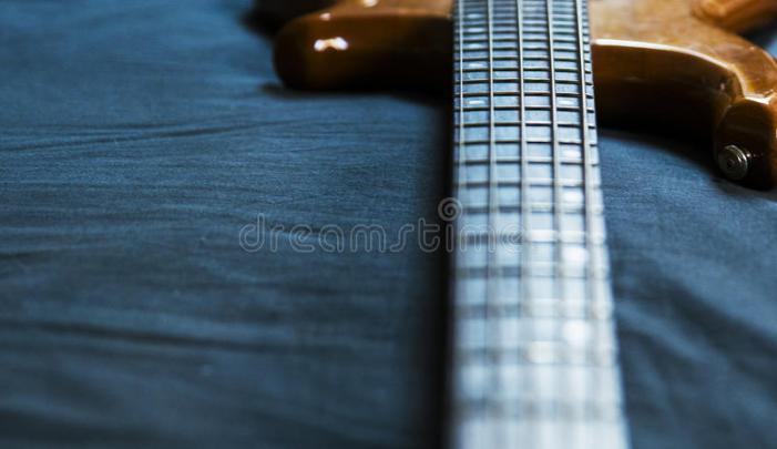 Bass Guitar Pictures Wallpaper - img-Abihail