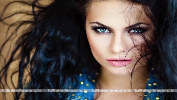 Pretty Woman Wallpaper -