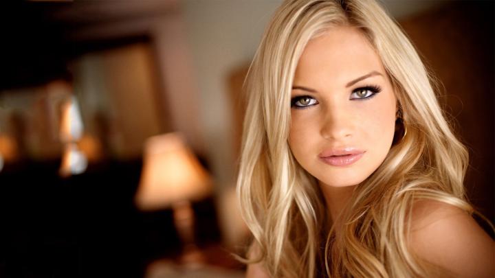 Beautiful Women HD Wallpaper -
