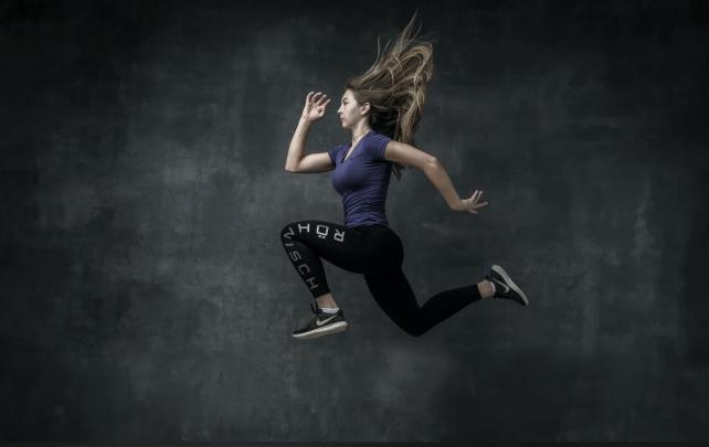 Wallpaper : fitness model, women, jumping 2048x1292 - WallpaperManiac 