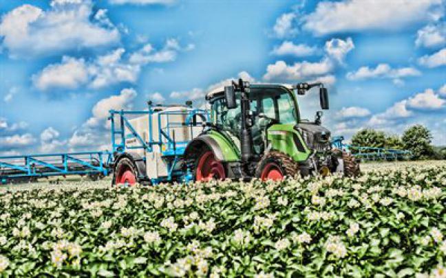 Download wallpapers Fendt 313 Vario, 4k, fertilizer spraying, 2019 