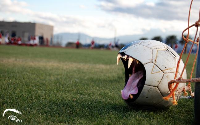 football wallpaper fangs - HD Desktop Wallpapers